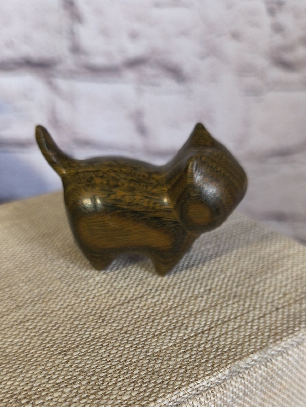 Wooden hand carved cat statue figurine kitty, tail up prancing - Picture 5 of 13